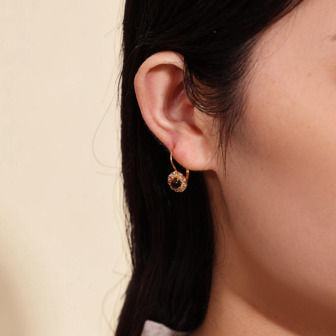 ATELIER-TIBET – Boucles d'Oreilles Œil de Tigre – Rose Eclatante, Argent Plaqué Or
