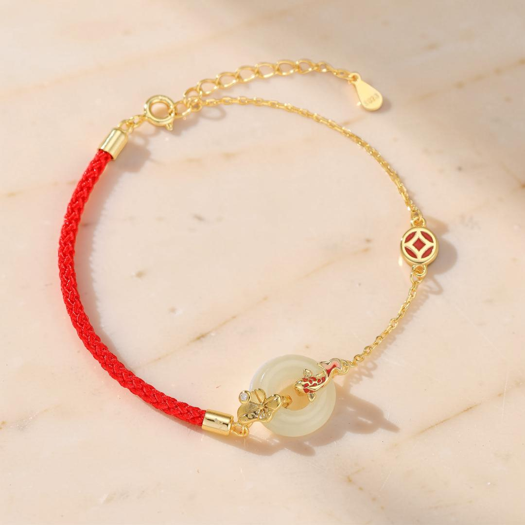 ATELIER-TIBET – Bracelet Cordon Rouge et Jade – Carpe Koï, Argent Plaqué Or