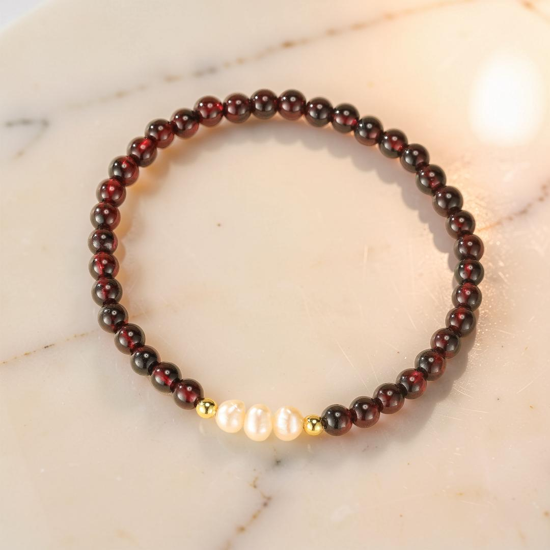 ATELIER-TIBET – Bracelet Grenat et Perle – Murmures du Crépuscule, Or 14K Laminé
