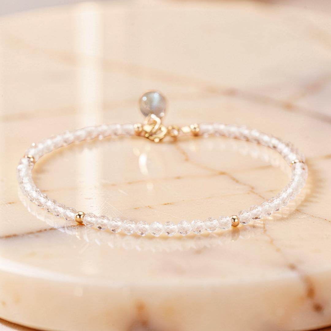 ATELIER-TIBET – Bracelet Labradorite et Cristal de Roche – Charme Subtil