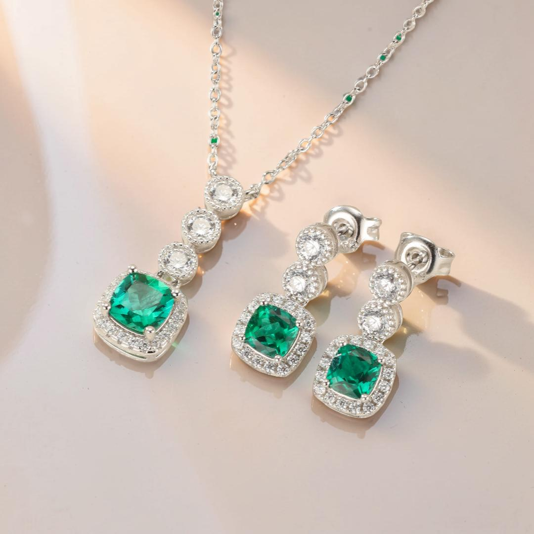 ATELIER-TIBET – Boucles d’Oreilles Émeraude – Reflets Précieux, Argent Plaqué Platine