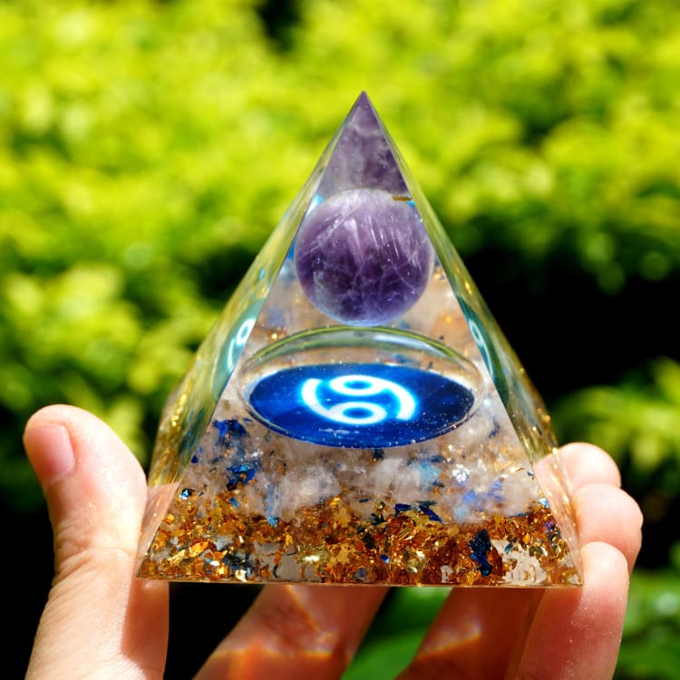 ATELIER-TIBET Pyramide du Zodiac en Orgonite et Améthyste de 10cm symbole du Cancer