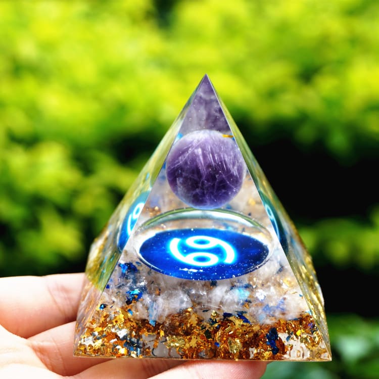 ATELIER-TIBET Pyramide du Zodiac en Orgonite et Améthyste de 10cm symbole du Cancer