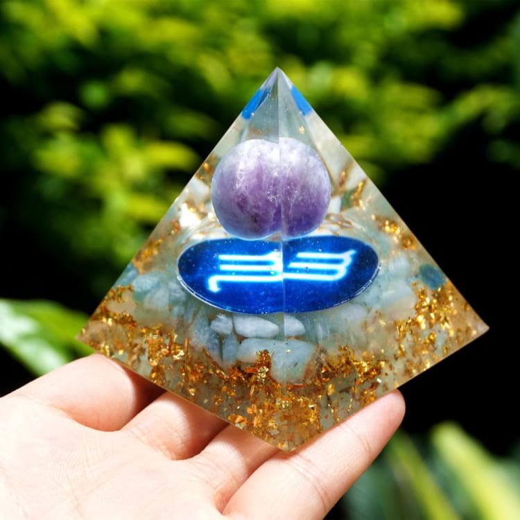 ATELIER-TIBET Pyramide du Zodiac en Orgonite et Améthyste de 10cm symbole du Scorpion