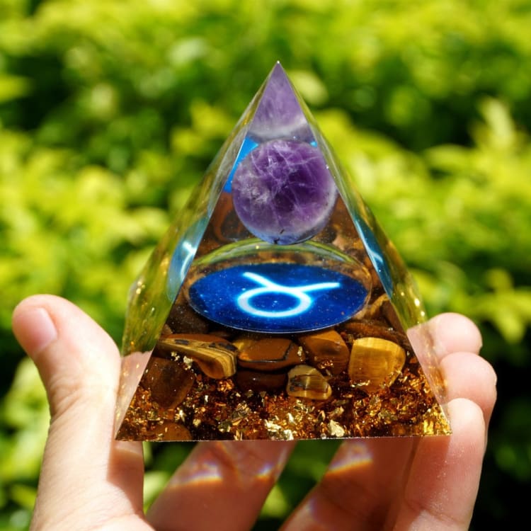 ATELIER-TIBET Pyramide du Zodiac en Orgonite et Oeil de Tigre de 10cm symbole du Taureau