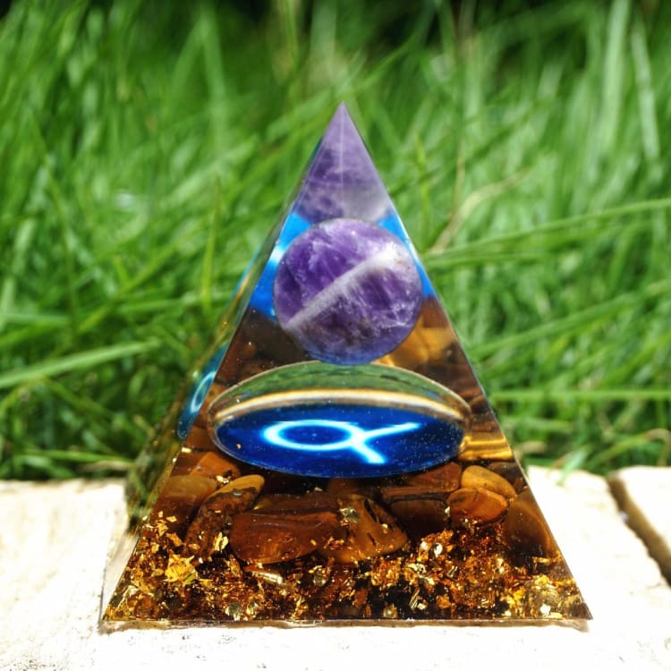 ATELIER-TIBET Pyramide du Zodiac en Orgonite et Oeil de Tigre de 10cm symbole du Taureau