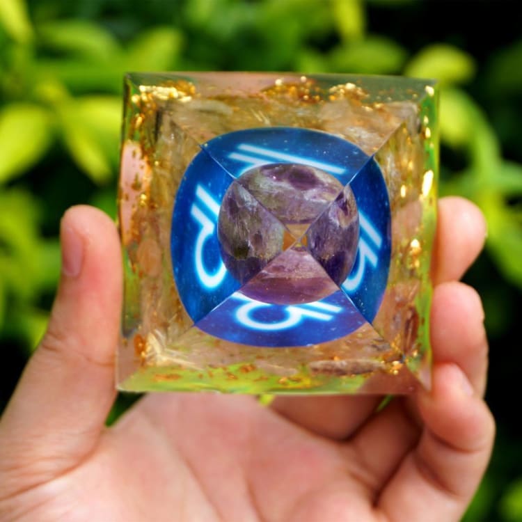 ATELIER-TIBET Pyramide du Zodiac en Orgonite et Quartz Rose de 10cm symbole de la Balance