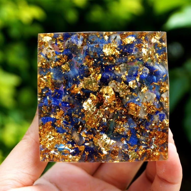 ATELIER-TIBET Pyramide du Zodiac en Orgonite et Sodalite de 10cm symbole du Verseau