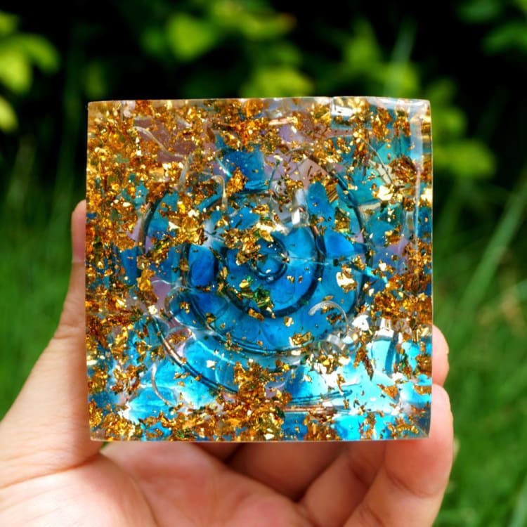 ATELIER-TIBET Pyramide en Orgonite et Célestine de 10cm