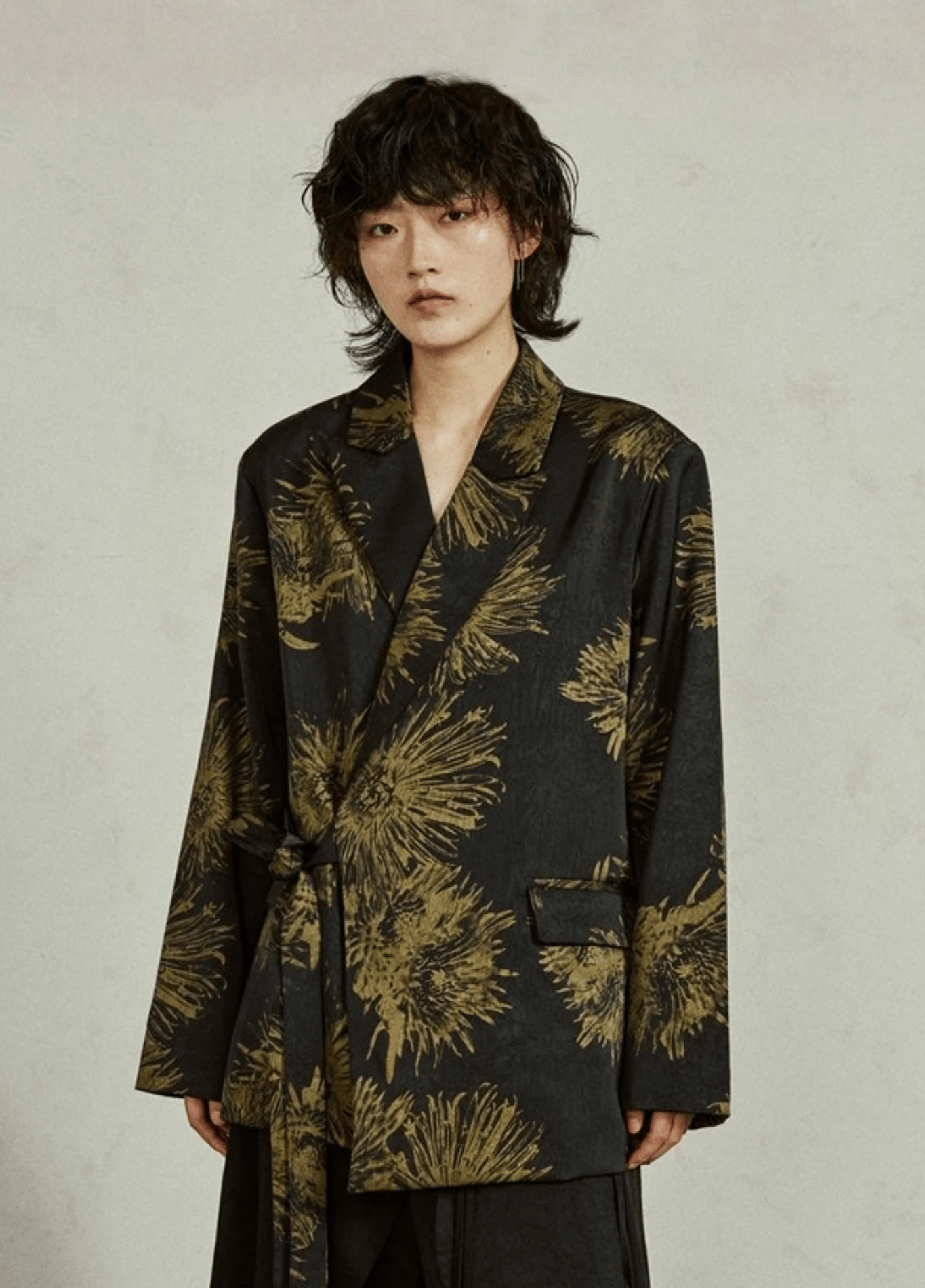 Veste kimono femme jacquard noir et or chrysanthème – Kinbana