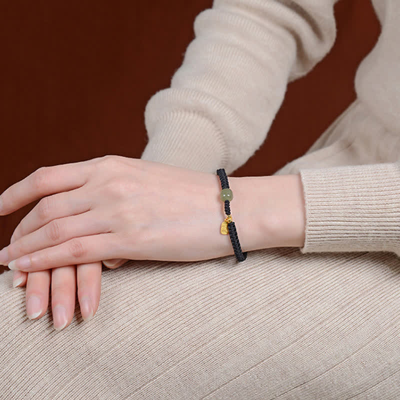 ATELIER-TIBET – Bracelet Ajustable en Jade Hetian Rouge 7 × 8 mm & Fil Tressé