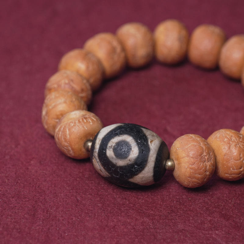 ATELIER-TIBET Bracelet Mala Bodhi 14 mm et Perles Dzi Artisanales La force symbolique des graines sacrées