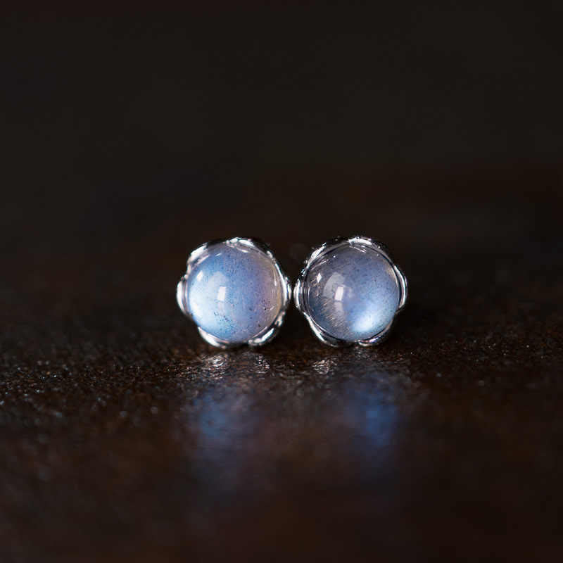 ATELIER-TIBET – Boucles d’Oreilles Clous en Pierre de Lune Naturelle 6 mm – Argent 925