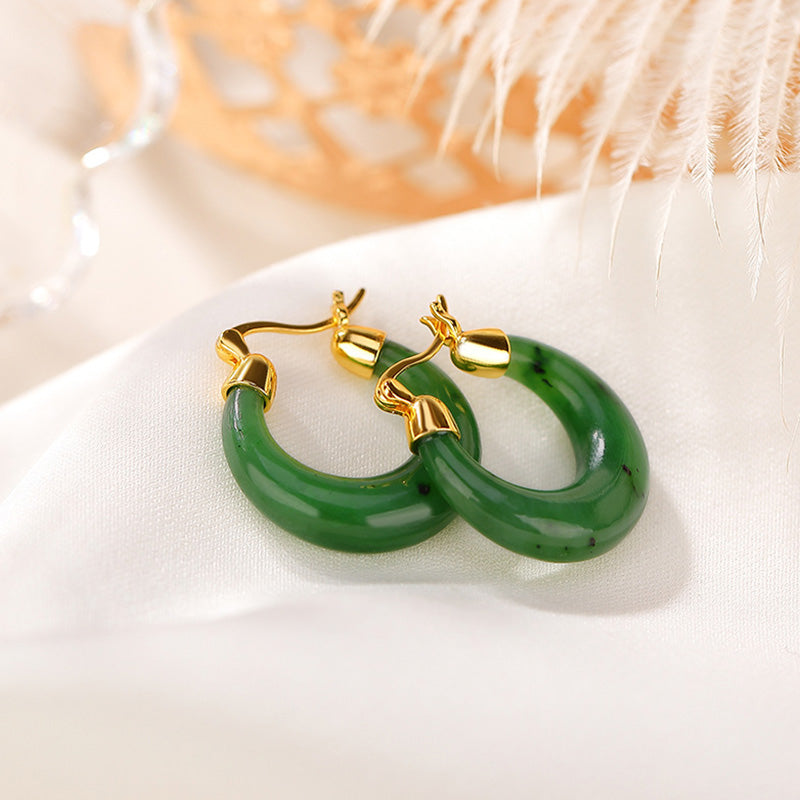 ATELIER-TIBET – Boucles d’Oreilles Pendantes Porte-Bonheur en Jade Hetian Cyan Plaqué Or – 23 mm