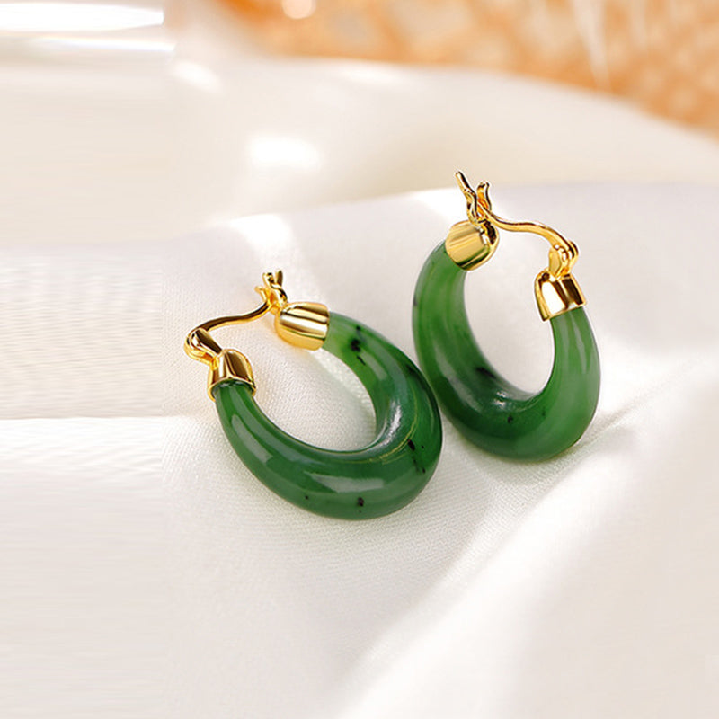 ATELIER-TIBET – Boucles d’Oreilles Pendantes Porte-Bonheur en Jade Hetian Cyan Plaqué Or – 23 mm