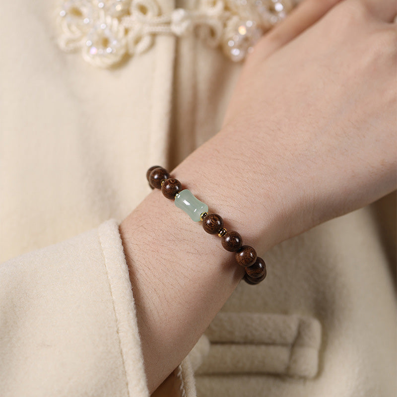 ATELIER-TIBET Bracelet Bouddhiste en Santal Doré & Jade Néphrite – Perles ~8 mm