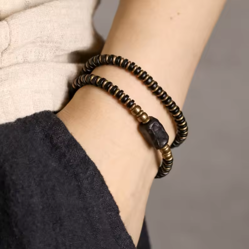 ATELIER-TIBET Bracelet Cuivre & Bois Noir Sculpté – Accessoire Unisexe Élégant