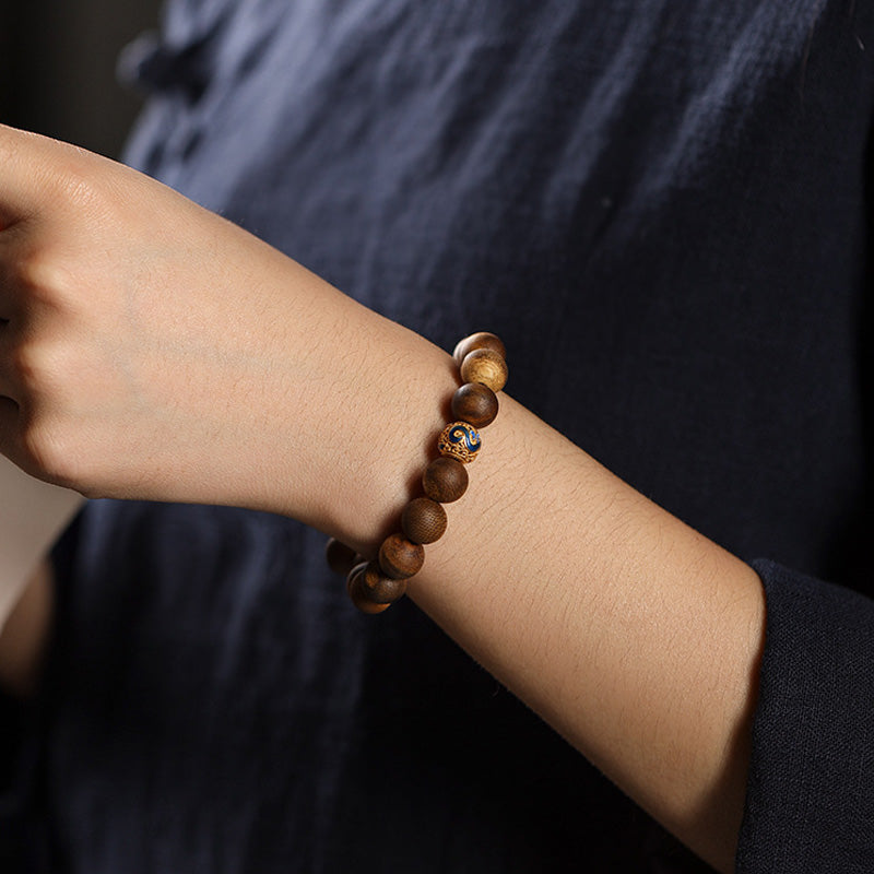 ATELIER-TIBET Bracelet Multi-Rangs Rétro Forêt en Bois d’Agar Vert – Perles 10 mm & Argent S925 Doré