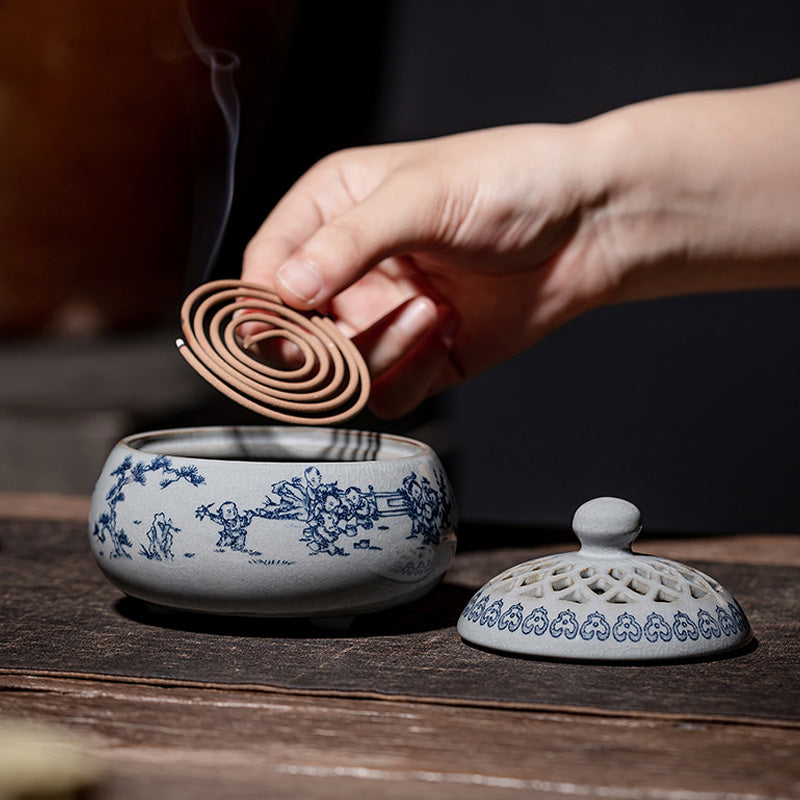 ATELIER-TIBET | Brûleur d’Encens en Porcelaine Bleu & Blanc – Motifs Paysagers Traditionnels