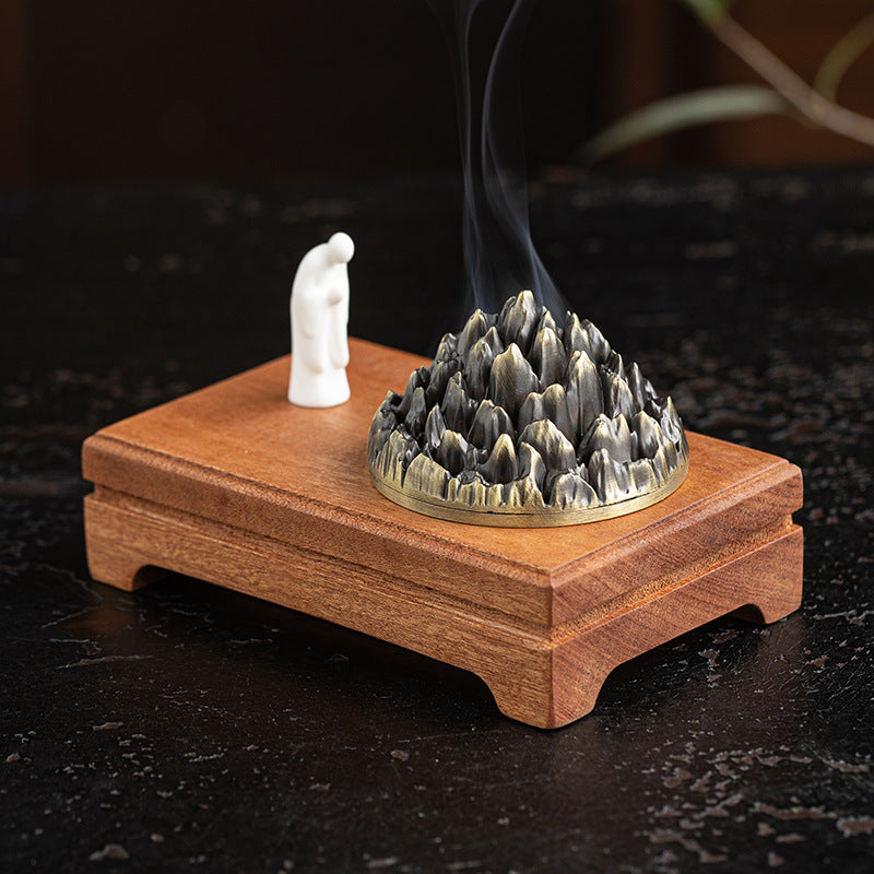 ATELIER-TIBET | Brûleur d’Encens Montagne Zen avec Moine – Base en Bois Naturel