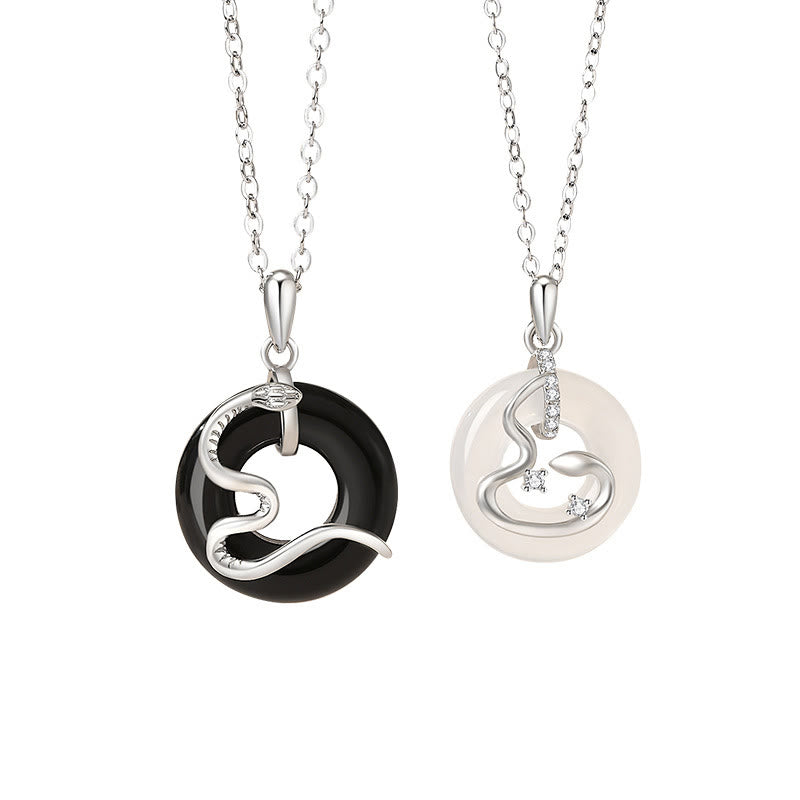ATELIER-TIBET – Pendentif Boucle de Paix en Argent 925 & Onyx Noir ou Calcédoine