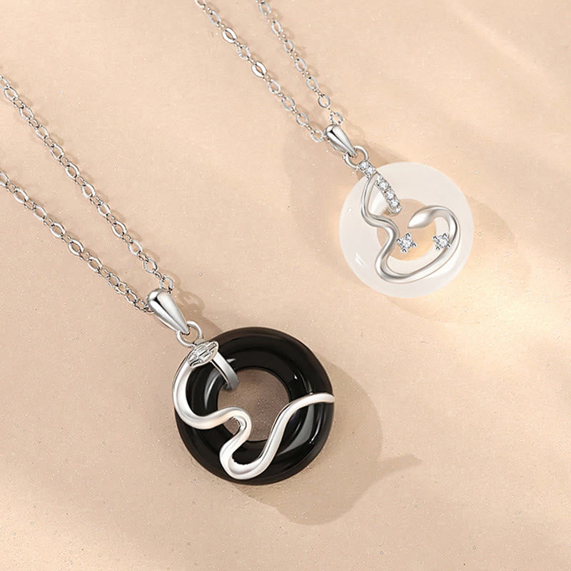 ATELIER-TIBET – Pendentif Boucle de Paix en Argent 925 & Onyx Noir ou Calcédoine