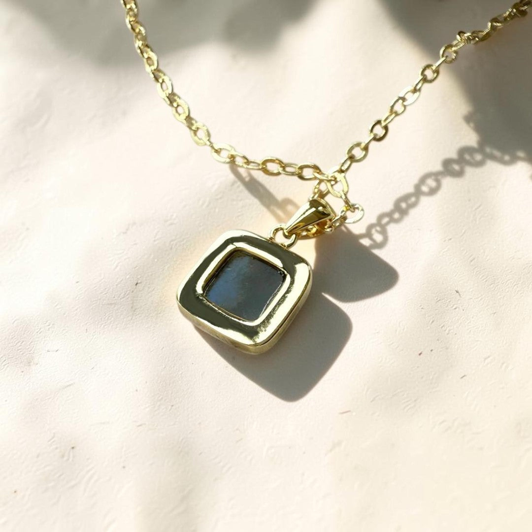 ATELIER-TIBET – Pendentif Bouclier de Lumière en Labradorite