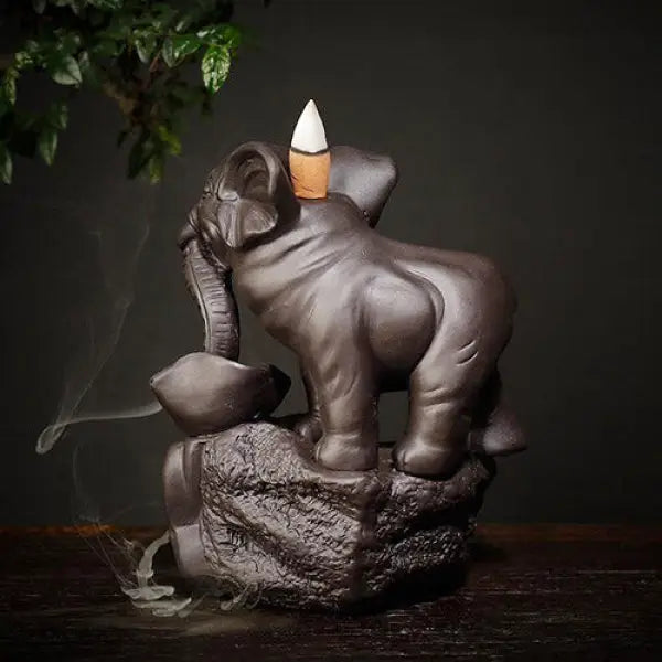 ATELIER-TIBET – Brûle-Encens Cascade Éléphant en Céramique 4 Une présence décorative douce pour une atmosphère apaisante  A