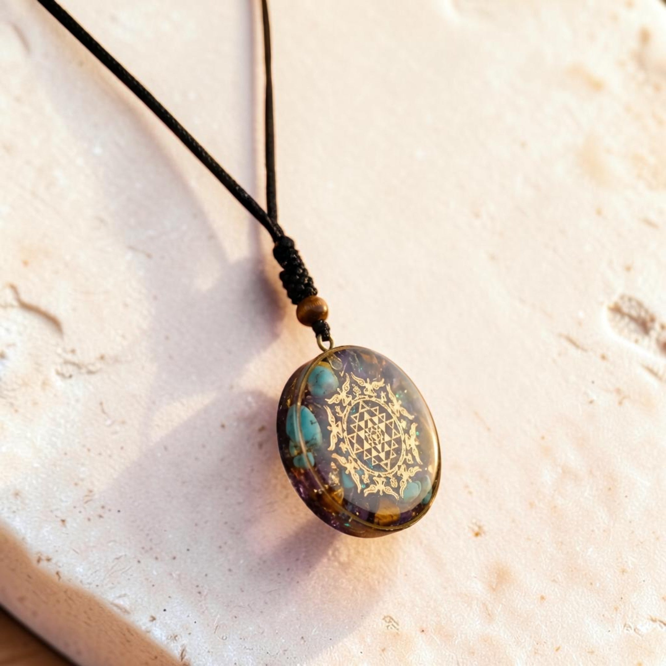 ATELIER-TIBET – Pendentif Orgonite Sri Yantra en Turquoise & Oeil de Tigre