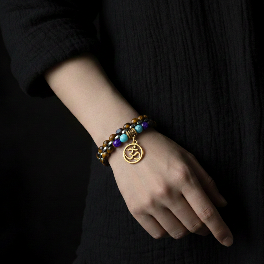 ATELIER-TIBET Bracelet Chakra Homme Œil de Tigre avec Symbole Bouddhiste Aum Doré