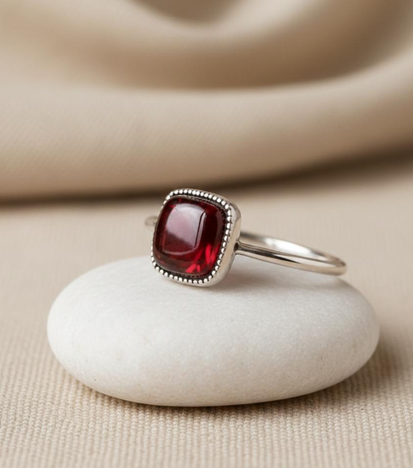 ATELIER-TIBET – Bague Carré Passion en Grenat Naturel & Argent Sterling 925 Ajustable