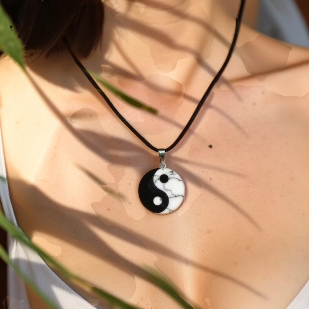 ATELIER-TIBET – Pendentif Yin-Yang en Howlite & Obsidienne Noire