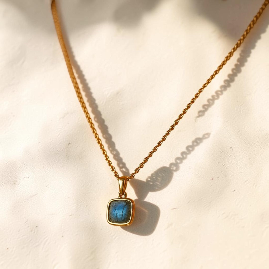 ATELIER-TIBET – Pendentif Bouclier de Lumière en Labradorite