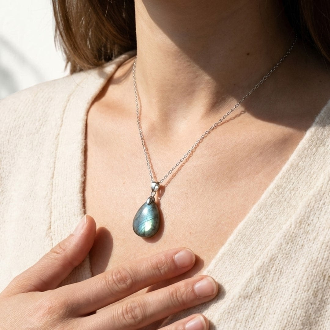 ATELIER-TIBET – Pendentif Protection Intuitive en Labradorite