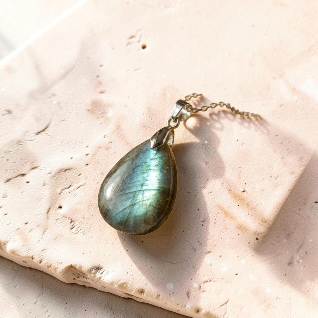 ATELIER-TIBET – Pendentif Protection Intuitive en Labradorite