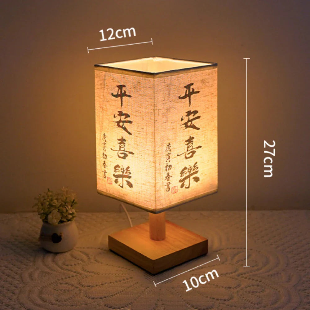 ATELIER-TIBET – Lampe de Chevet Japonaise Carrée à Calligraphies, Bois & Tissu, Lumière Zen USB