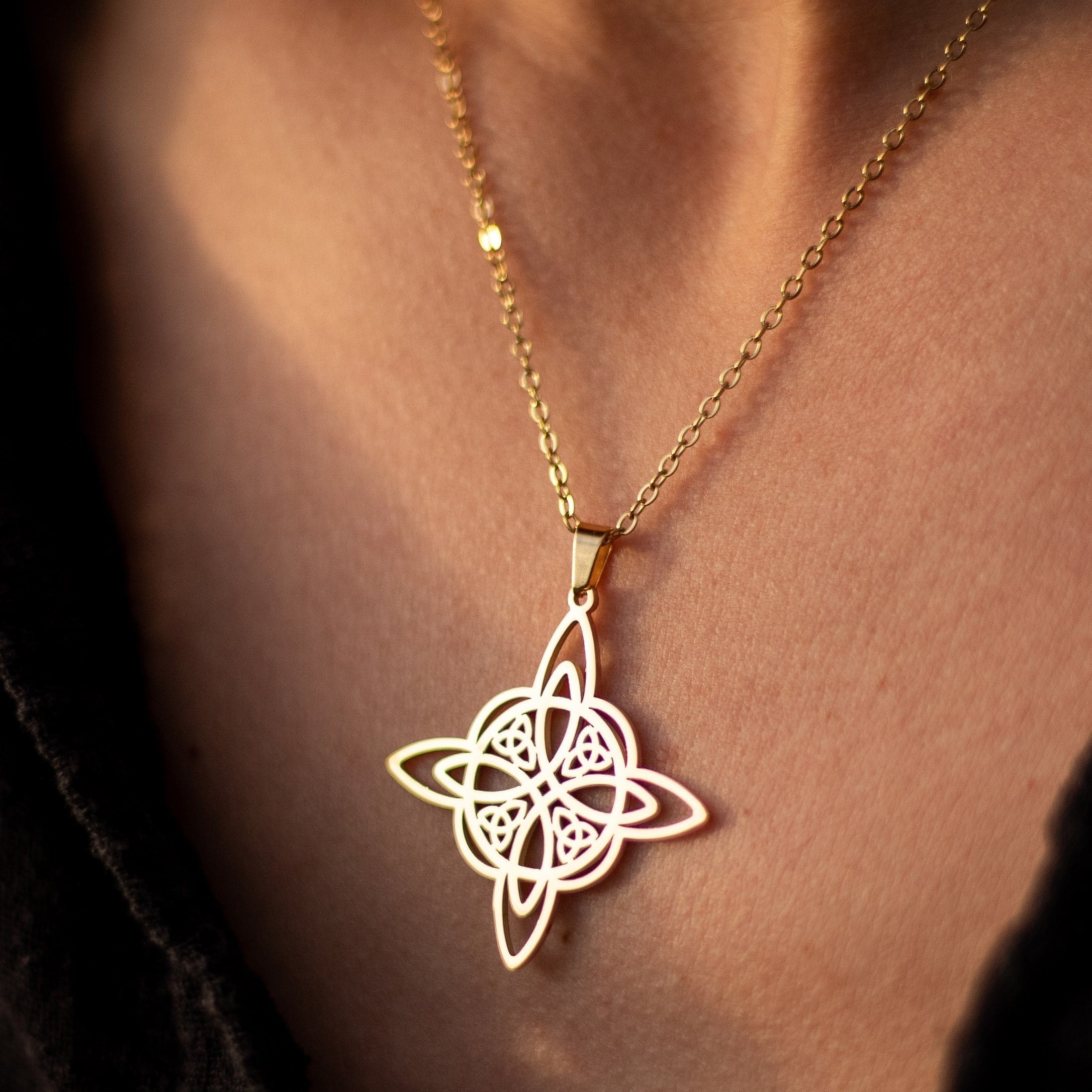 ATELIER-TIBET – Pendentif Protection Éternelle en Nœud de Sorcière