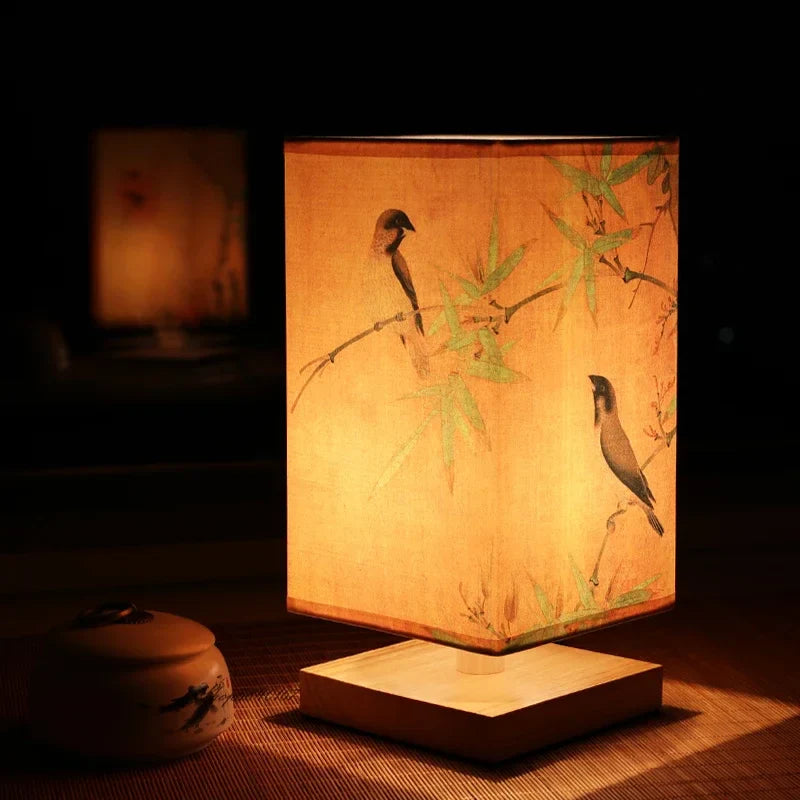 ATELIER-TIBET – Lampe de Chevet Motif Bambou & Oiseaux en Bois et Tissu, Lumière Zen Poétique