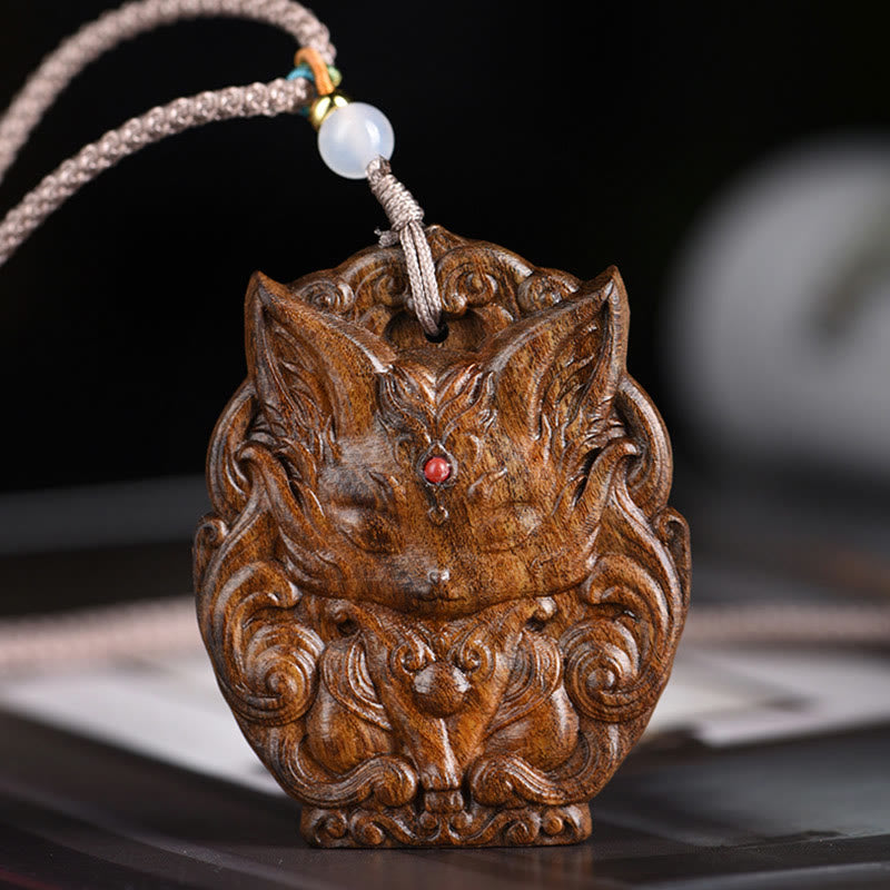 ATELIER-TIBET – Collier Symbolique Renard à Neuf Queues en Bois d’Agar Naturel