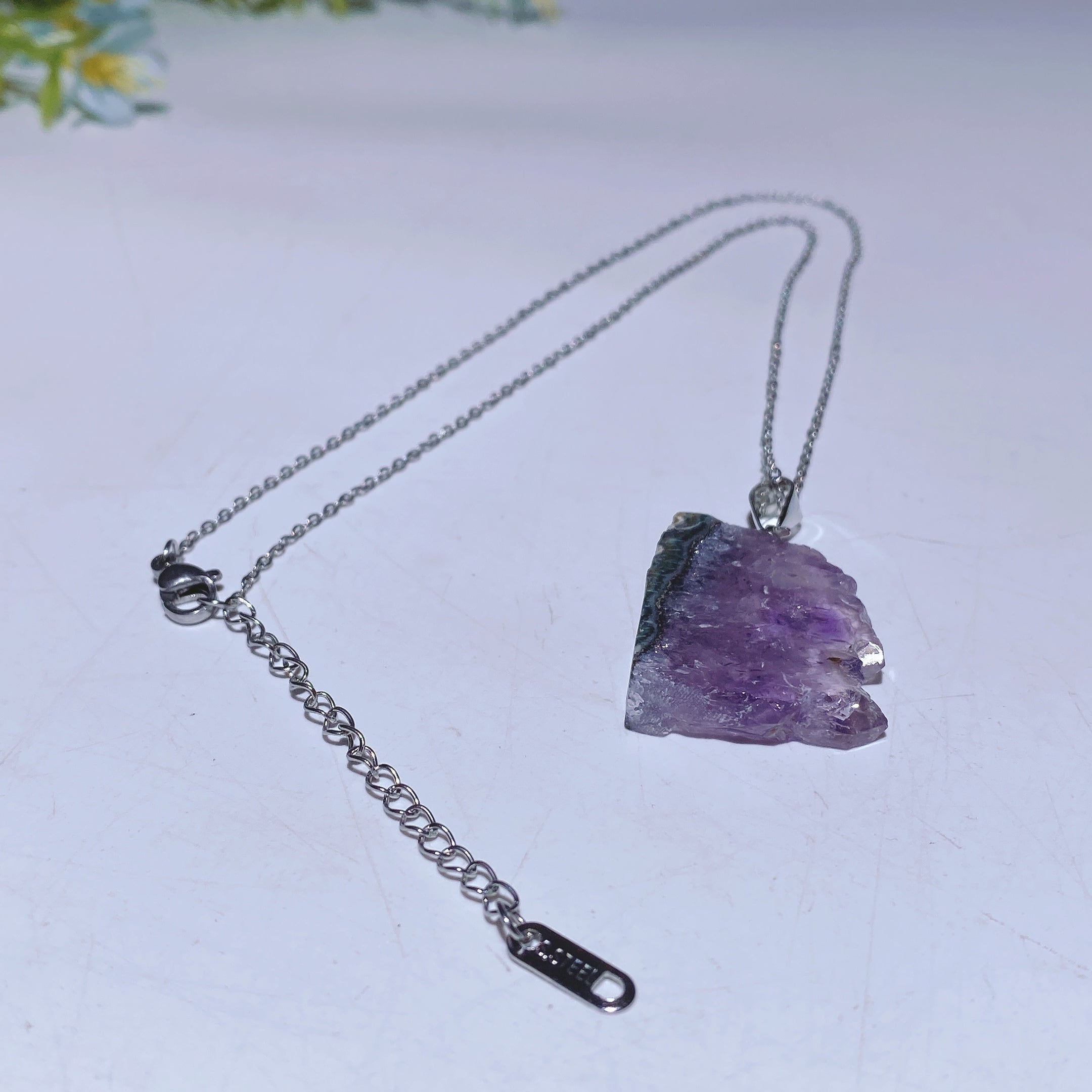 ATELIER-TIBET – Collier en Améthyste Naturelle Brute – Pendentif Cristal 20 mm & Chaîne Argentée – Unisexe