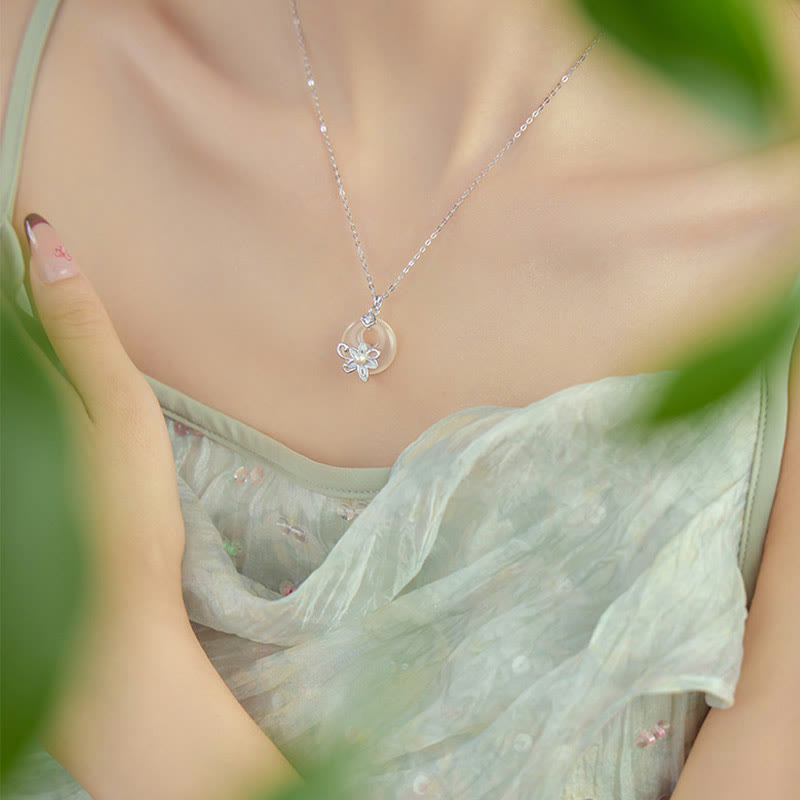 ATELIER-TIBET – Collier Lotus en Calcédoine Naturelle & Argent Sterling 999