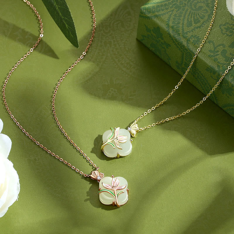 ATELIER-TIBET – Collier Papillon & Trèfle en Jade Hetian Naturel