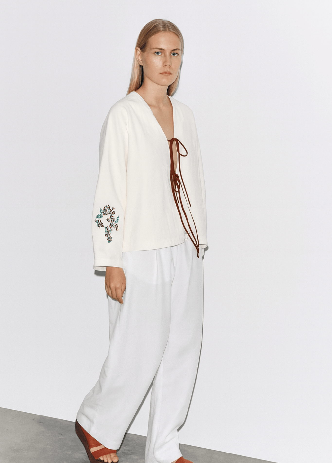Kimono court femme lin motif pivoine beige – Apolline