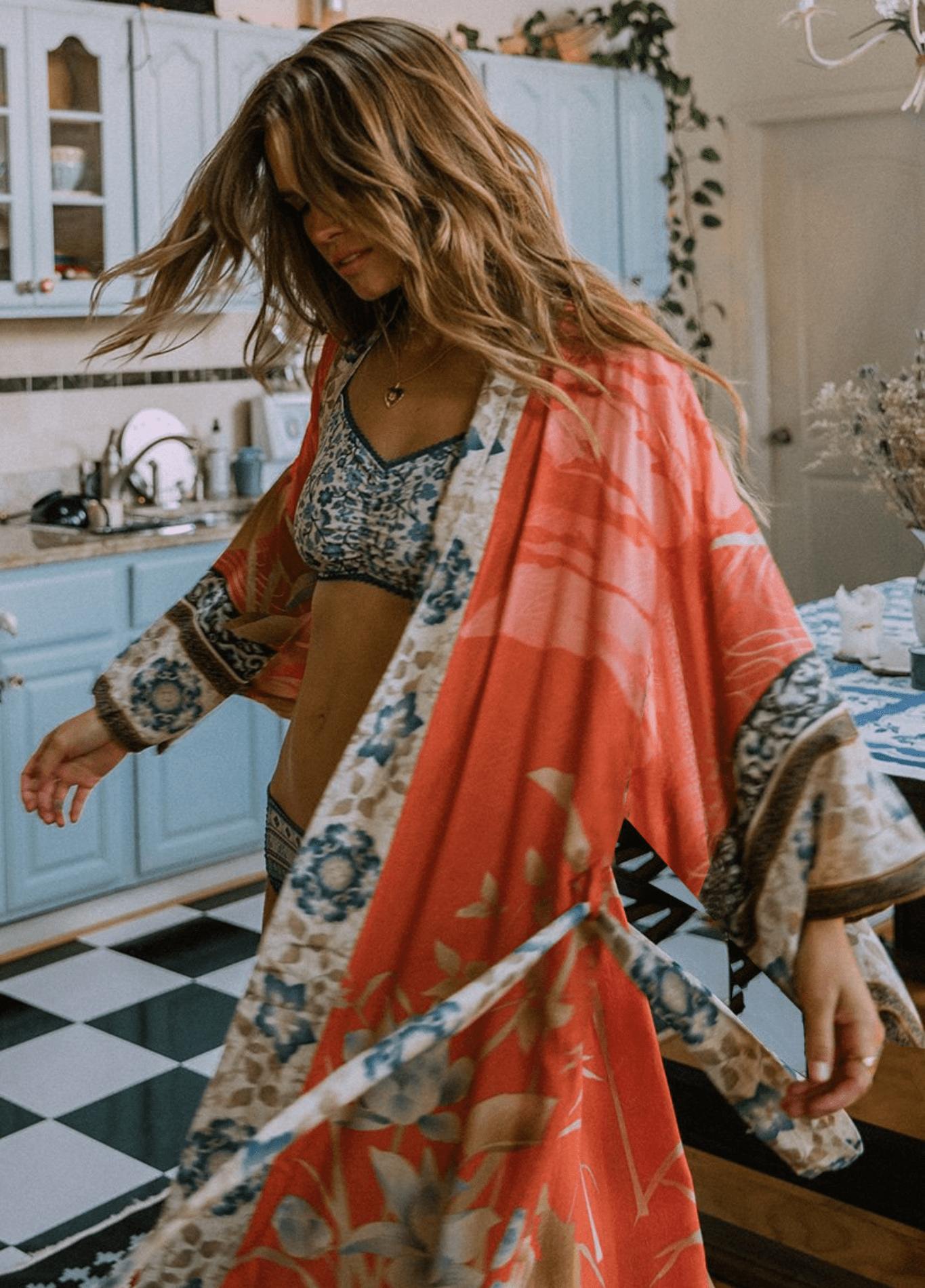 Kimono long femme viscose motif grue orange – Grue Orange