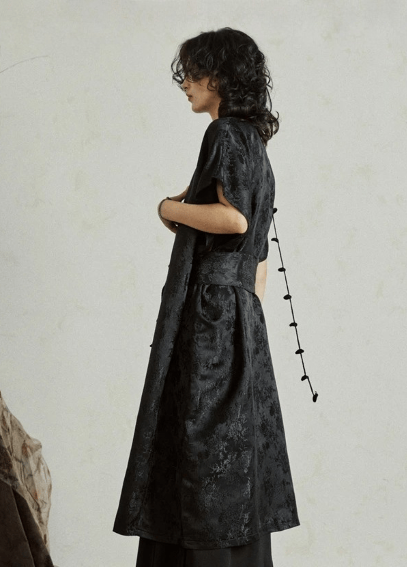 Kimono long femme jacquard noir ton sur ton – Yami