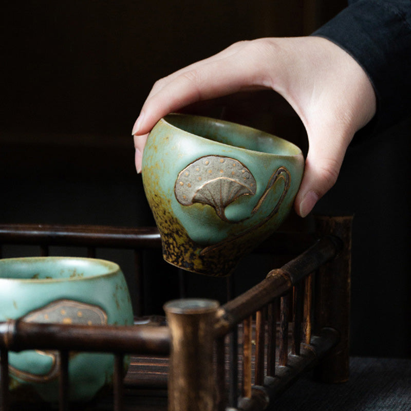 ATELIER-TIBET – Tasse à Thé en Céramique Gravée Gousse de Lotus (120 ml / 155 ml)