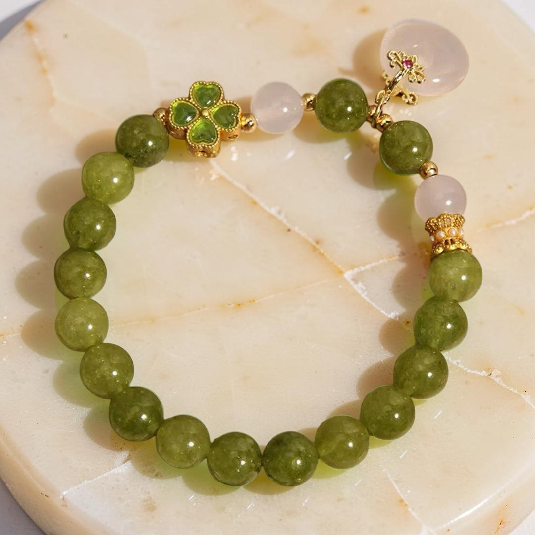 ATELIER-TIBET – Bracelet Tourmaline Verte et Jade – Trèfle Porte-Chance