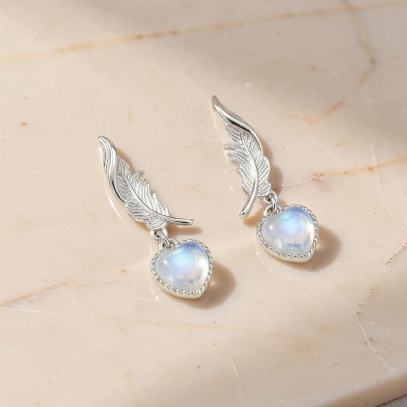 ATELIER-TIBET – Boucles d'Oreilles Pierre de Lune – Plume Céleste, Argent