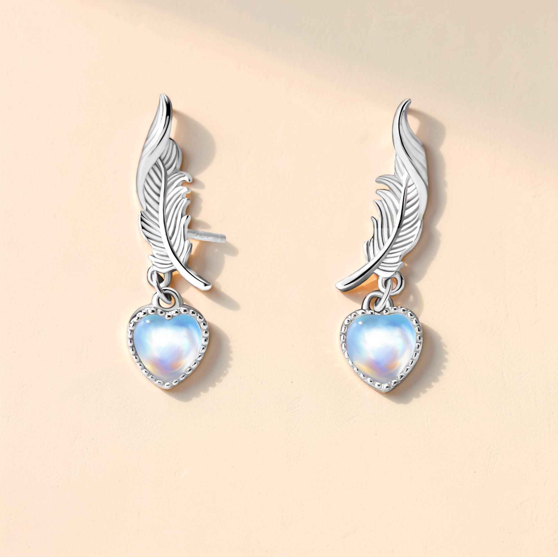 ATELIER-TIBET – Boucles d'Oreilles Pierre de Lune – Plume Céleste, Argent