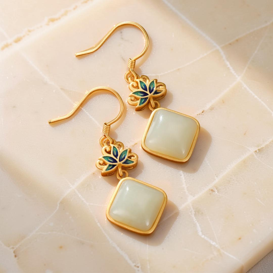 ATELIER-TIBET – Boucles d'Oreilles Jade Blanc – Éveil Lotus Bleu, Argent Plaqué Or